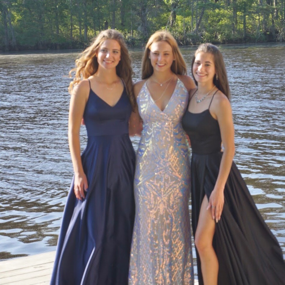 PROM DRESS - Picture 2 of 4